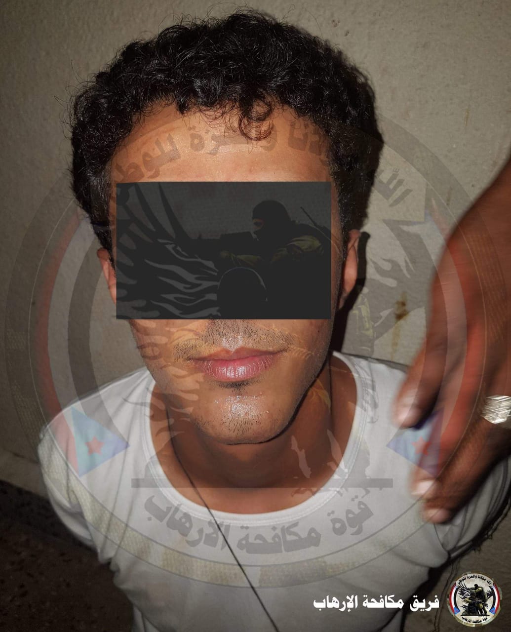 عاجل فريق مكافحة الإرهاب : القبض على أحد عناصر تنظيم داعش في عدن .