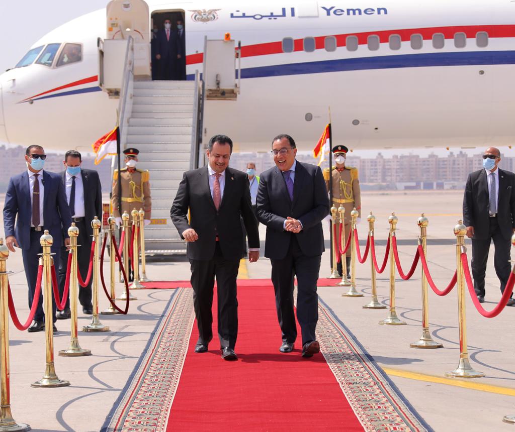 رئيس الوزراء يصل الى القاهرة في زيارة رسمية تلبية لدعوة نظيره المصري ..«صور وتفاصيل»