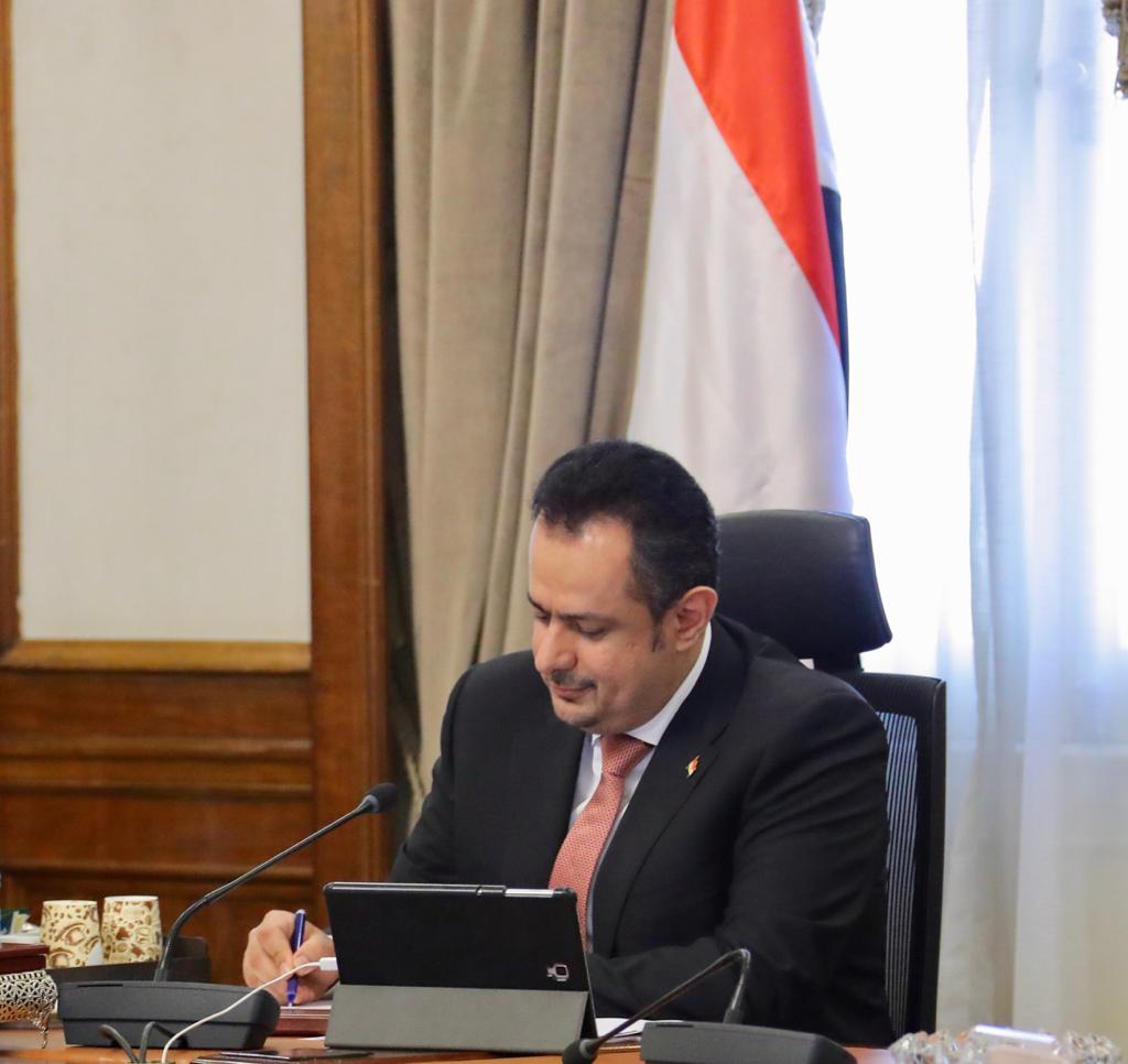 عاجل : رئيس الوزراء يشيد بالإنجازات التي حققتها مصر في عهد السيسي ويؤكد على موقف اليمن الداعم لمصر في حماية أمنها القومي (تفاصيل)