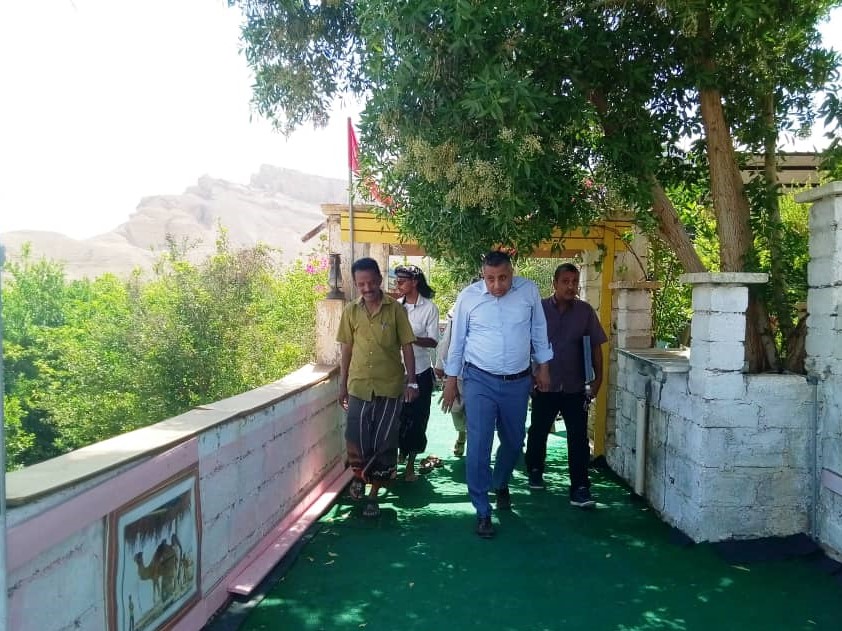 وزير الثقافة يطلع على ما تضمه القرية التراثية بمديرية ساه في وادي حضرموت