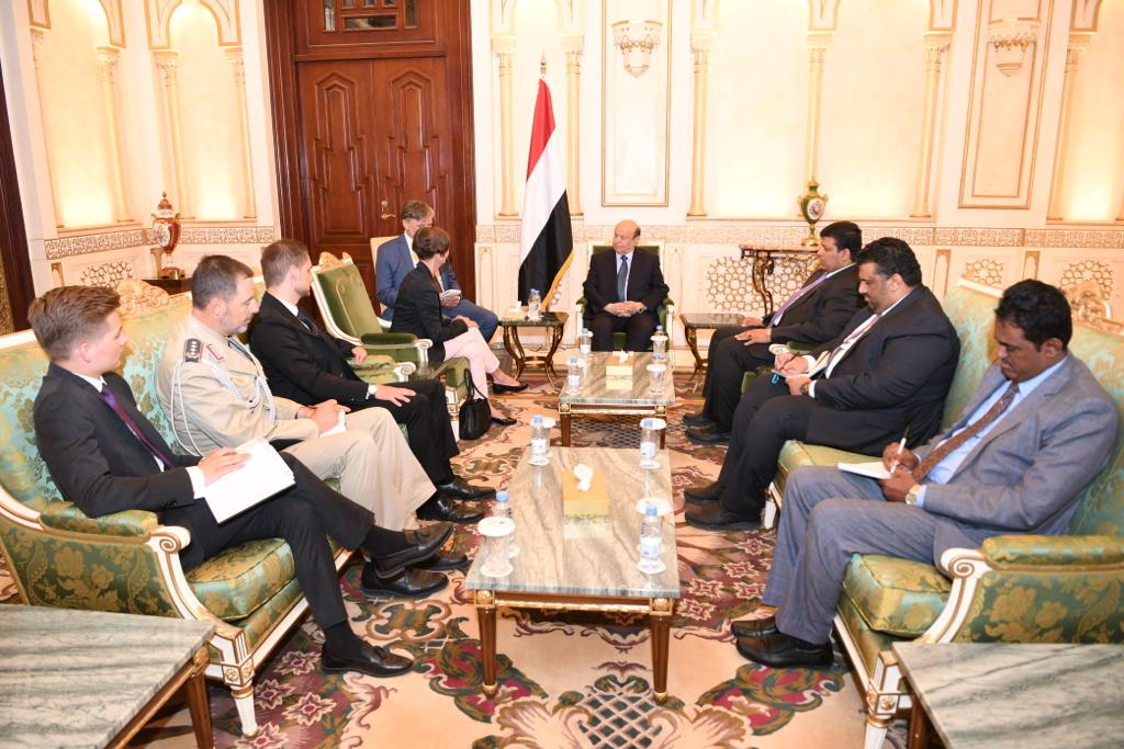 رئيس الجمهورية اليمنية يستقبل السفير الألماني لدى اليمن