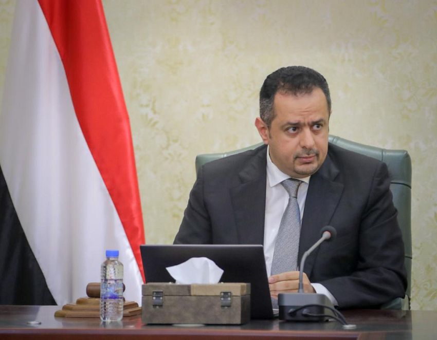 رئيس الوزراء يجدد التزام الحكومة بتوجيهات رئيس مجلس القيادة بدعم عملية السلام الأممية ورفضها المراوغات الحوثية المستمرة (تفاصيل) 