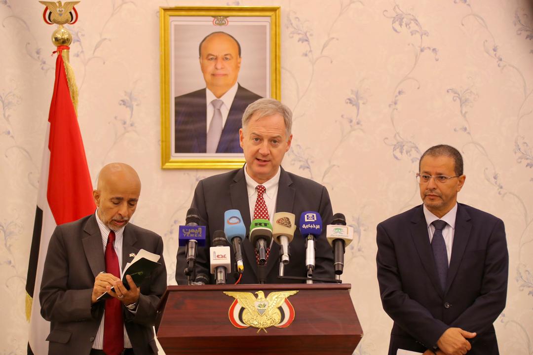 السفير الأمريكي يؤكد التزام أمريكا بالعمل مع الشرعية لضمان مستقبل مشرق لكل اليمن