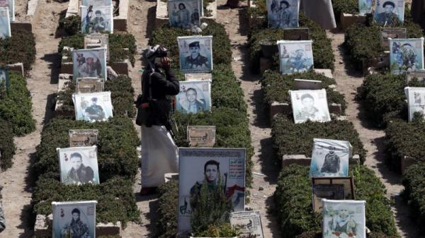 مصادر محلية  تكشف خسائرها.. مليشيا الحوثي تدفن جثامين 127 قتيلاً بينهم قيادات خلال 6 أيام (أسماء)