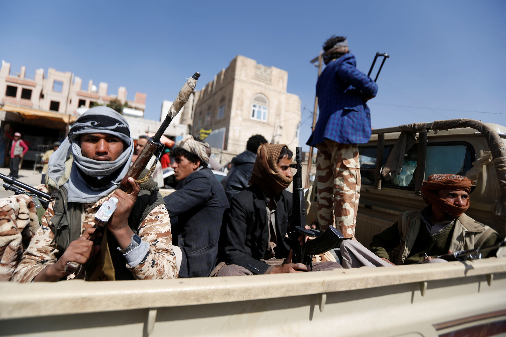 مليشيا الحوثي تغلق 432 صيدلية في العاصمة صنعاء