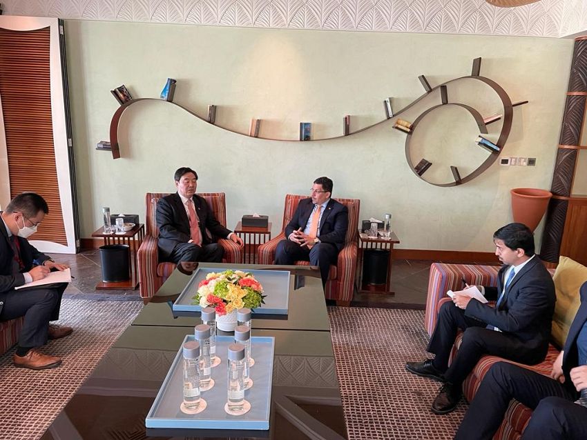 وزير الخارجية يلتقي المبعوث الخاص للحكومة الصينية لمنطقة الشرق الاوسط