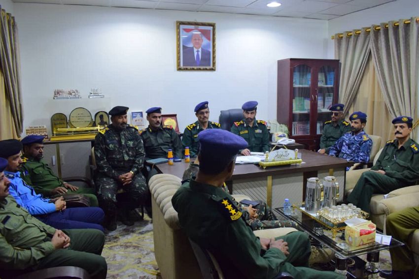اللجنة العسكرية الأمنية المشتركة تعقد اجتماع مع مدراء الإدارات والمصالح الأمنية بوادي وصحراء حضرموت