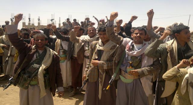 بالصور.. الاعلان عن مصرع قيادي حوثي كبير وهذا ماوجد معه بحوزته ..
