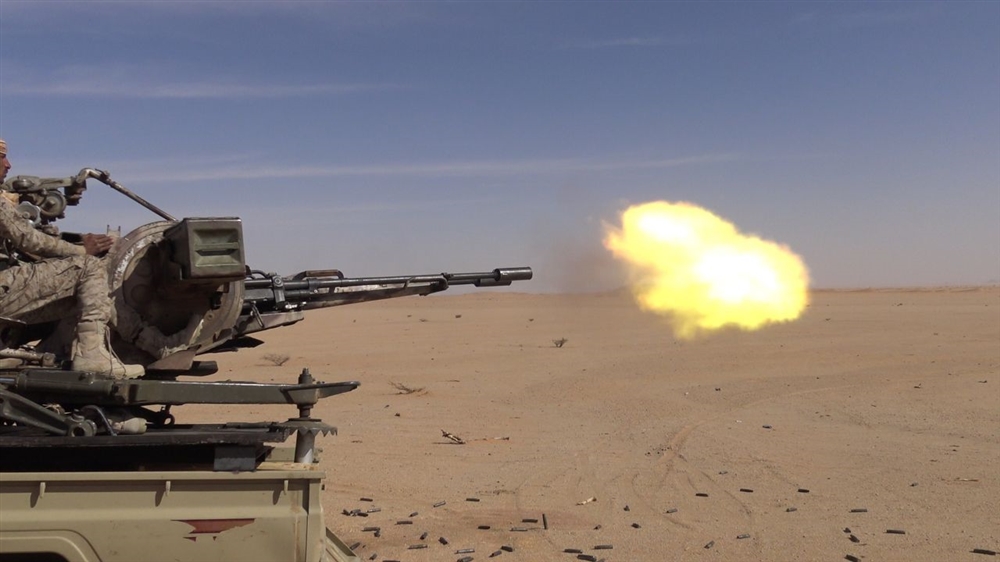 اشتباكات ليلة عنيفة بين قوات الجيش والحوثيين غرب مأرب (فيديو) 
