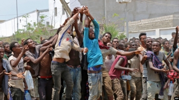 الحوثي يستنجد بالصومال للخروج من مازق الضالع
