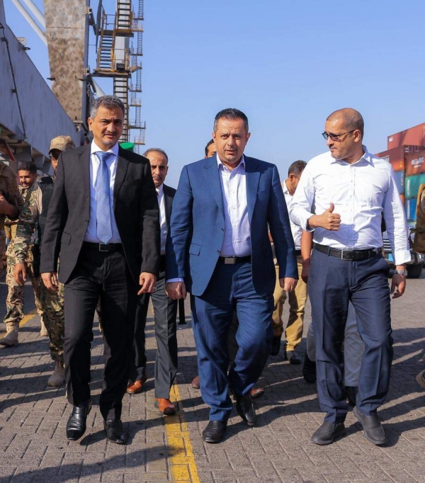رئيس الوزراء يطلع على النشاط الملاحي في ميناء عدن