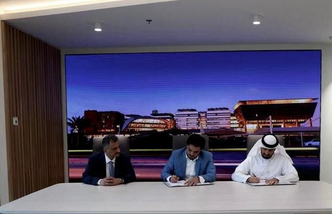 وزارة الكهرباء توقع في أبوظبي على إتفاقية لإقامة محطة بالطاقة الشمسية في عدن