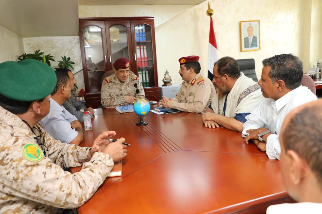 رئيس الاركان يوجه بتشكيل لجنة لمعالجة ملفات الشهداء والجرحى في إقليم عدن