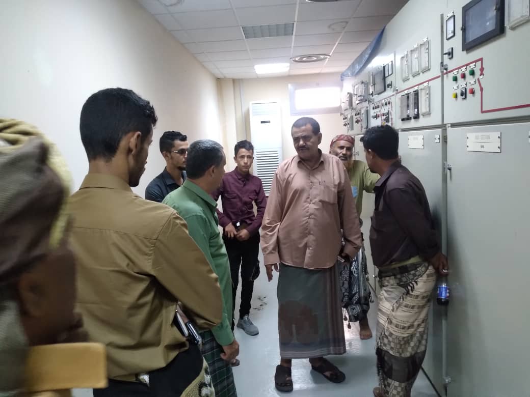 فاضل وكيل وزارة الكهرباء يجري زيارة ميدانية لعدد من مرافق كهرباء الضالع