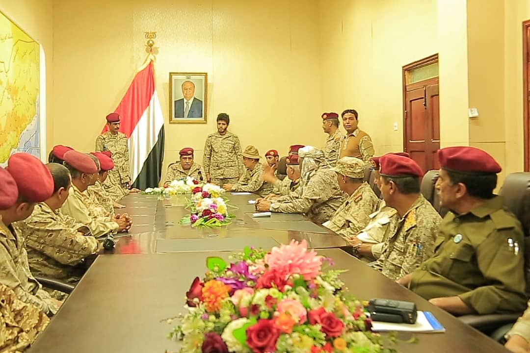 رئيس هيئة الأركان يعقد اجتماعاً موسعاً بقيادة وزارة الدفاع ..«تفاصيل»