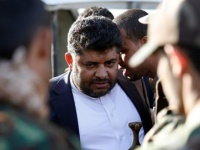 أول صورة بعد تعرض محمد علي الحوثي لحادث مروري مروع بعد خروجه من صنعاء