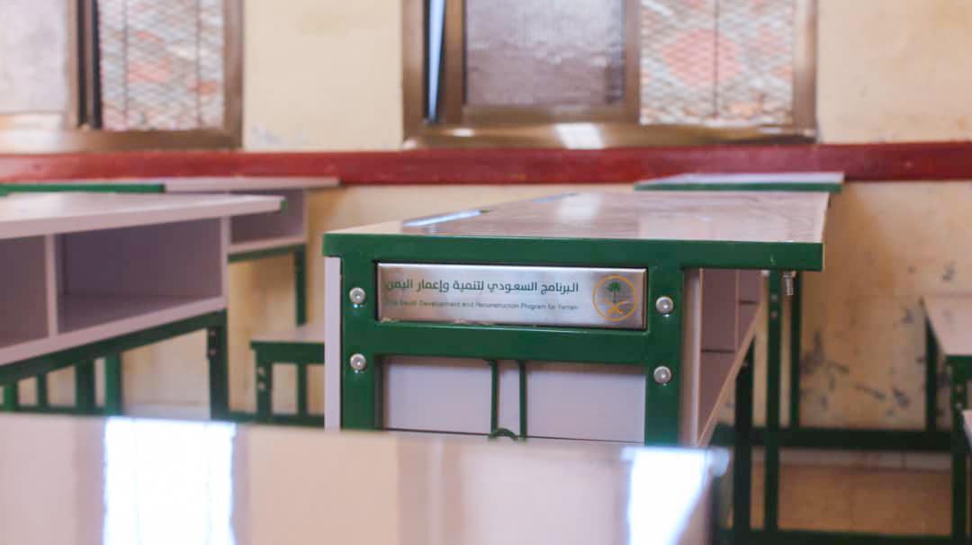 إعمار اليمن" يوفر الأثاث المدرسي لـ 8 آلاف طالب وطالبة في المهرة وسقطرى ...استفات منه 32 منشأة تعليمية في المحافظتين 