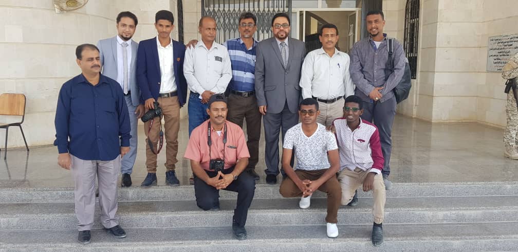 أكد على أهمية تجويد رسائلها الإعلامية .. نائب وزير الإعلام يزور «إذاعة المهرة - والمركز الإعلامي - وصحيفة المهرة» ..«صور وتفاصيل» 