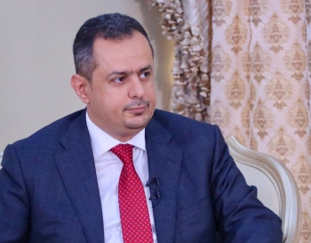 رئيس الوزراء يترحم على أرواح شهداء الاستهداف الحوثي الاجرامي لميدان الصمود بالضالع