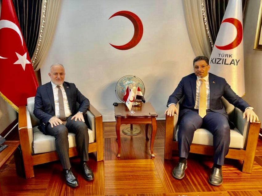 وزير الخارجية يلتقي رئيس الهلال الاحمر التركي
