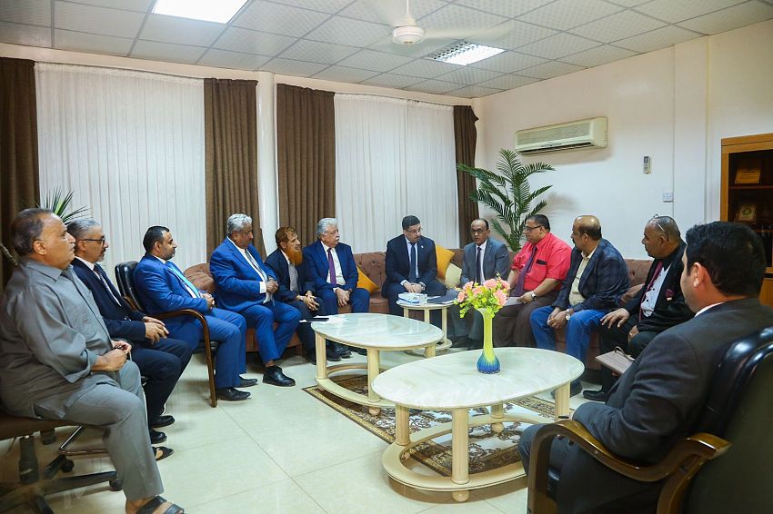 وزير الخارجية يزور مقر السفارة اليمنية في الخرطوم