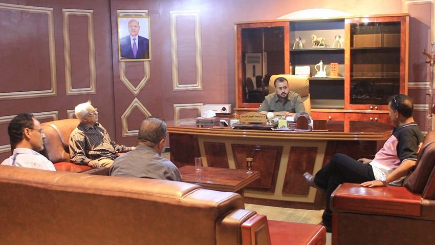 وزير الأشغال يوجه باستكمال مشروع طريق بئر العروس في يافع