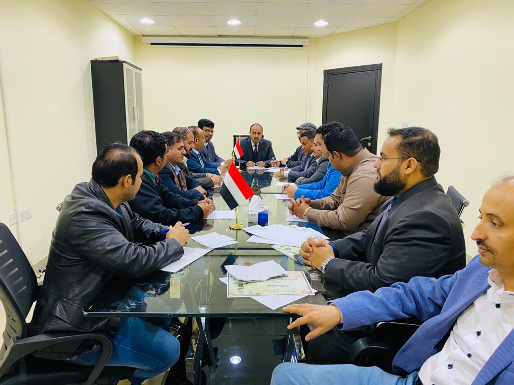 الإرياني يعقد إجتماعاً إستثنائياً لمناقشة الإرتقاء بالعمل الإذاعي والخارطة البرامجية لإذاعة صنعاء