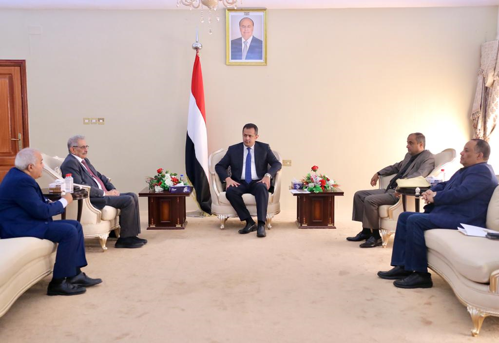 رئيس الوزراء:على المجتمع الدولي وضع حدّ لسياسات الحوثيين التدميرية للاقتصاد الوطني