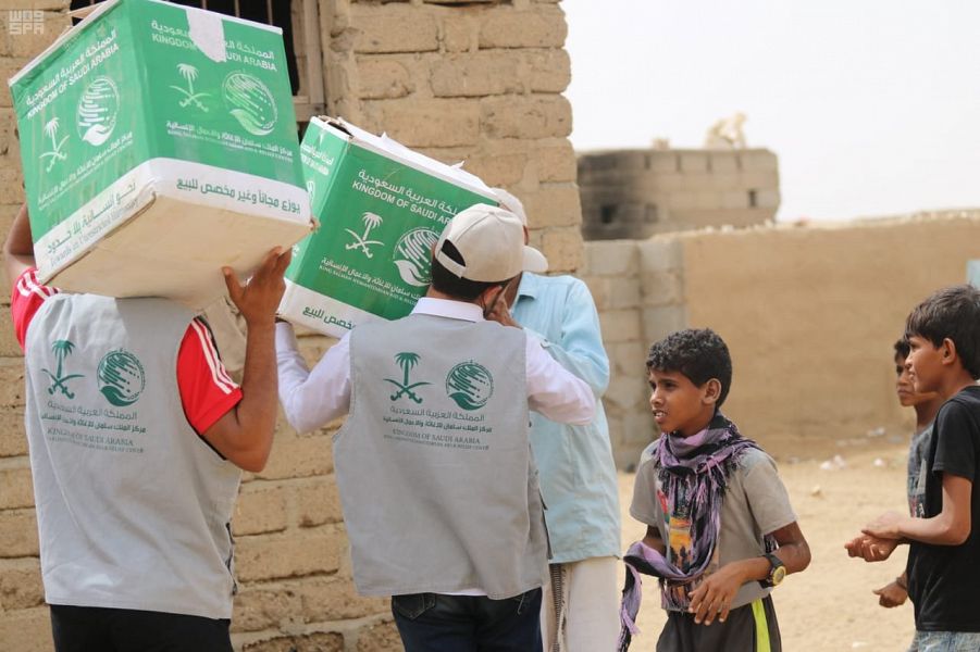مركز الملك سلمان يوزع إغاثة بمحافظتي حضرموت وحجة ..«تفاصيل»
