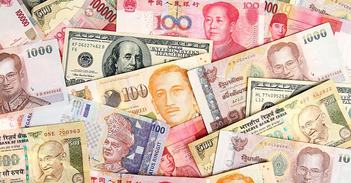 مباشر من داخل محلات الصرافة .. العملات الأجنبية تعاود الارتفاع .. أسعار الصرف مساء اليوم الجمعة بـ«عدن وصنعاء» ..«تفاصيل حصرية»