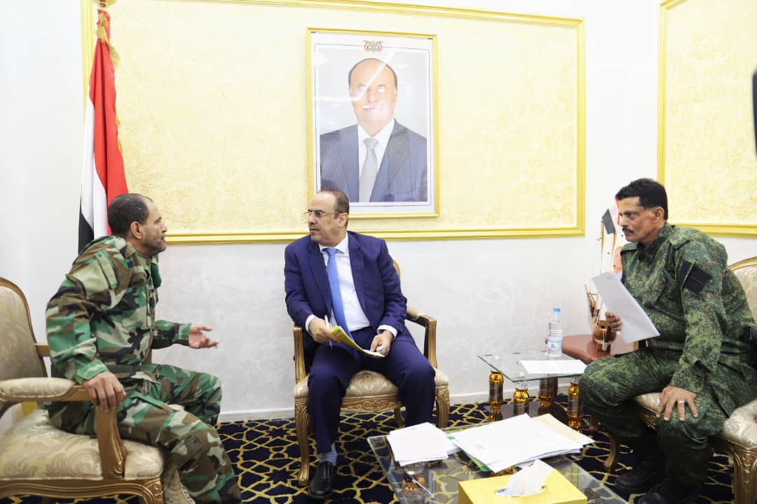 وزير الداخلية يلتقي مدير شرطة العاصمة المؤقتة عدن ..«تفاصيل»
