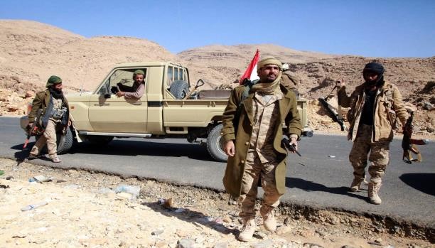 الجيش الوطني يسيطر على معسكر استراتيجي ويدخل أولى مناطق العاصمة صنعاء