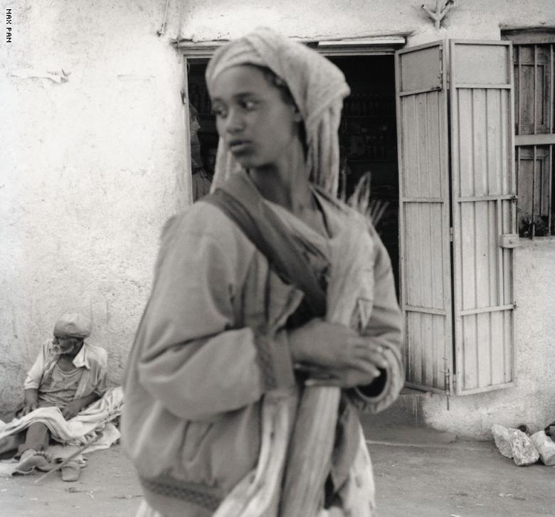 شاهد الأجواء الرمضانية في اليمن.. بعدسة مصور أسترالي التقطها في التسعينيات