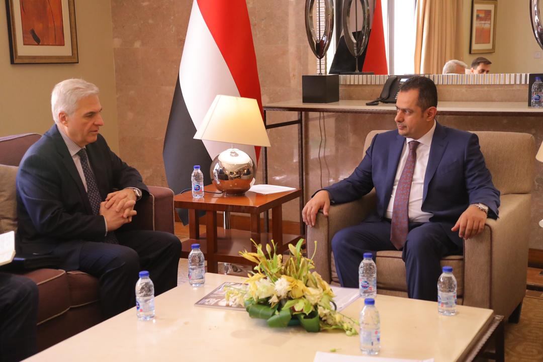 رئيس الوزراء يستقبل السفير الروسي ويبحثا مستجدات الأوضاع في اليمن ..«تفاصيل»