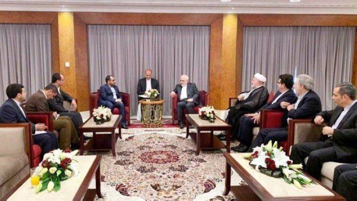 عكاظ : لقاء متحدث الحوثيين وظريف يفضح تحركات إيران باليمن
