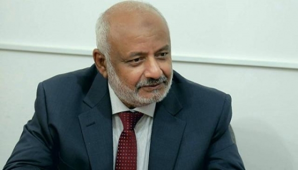 محافظ الحديدة: الوفد الحكومي يجري اليوم ترتيبات لنقل الغذاء من المخازن