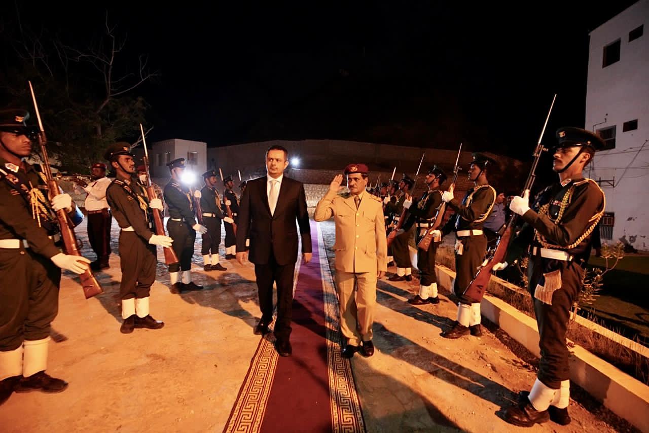 رئيس الوزراء يشهد الحفل الخطابي والفني الذي نظمته السلطات في حضرموت بمناسبة الذكرى5 لتحرير الساحل من العناصر الارهابية (تفاصيل) 