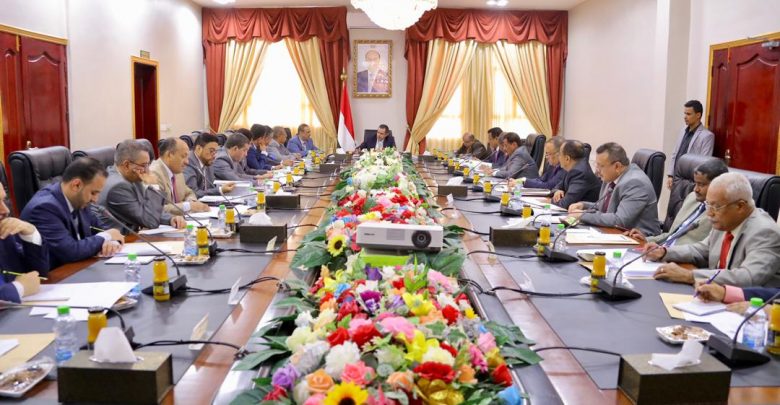 مجلس الوزراء يُّقر بالإجماع حصر استيراد المشتقات على شركة مصافي عدن