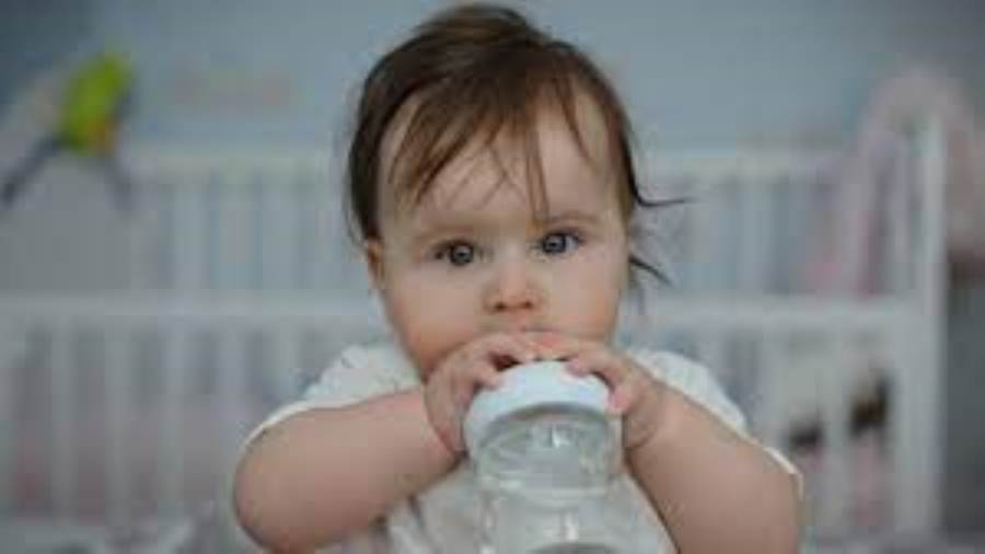 متى يكون شرب الماء قاتلا للطفل؟