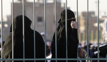 هذا ما يحدث للنساء في غياهيب السجون الحوثية ..قصص مرعبة