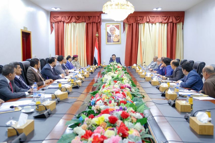  مجلس الوزراء يتدارس الخيارات المتاحة للتعامل مع التهديدات الارهابية الحوثية ضد المنشآت النفطية والاقتصادية 