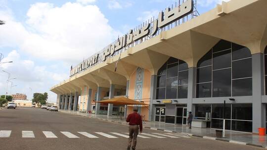 اجتماع يناقش استعدادات تنفيذ مشروع تزويد مطار عدن الدولي بشبكة إنترنت