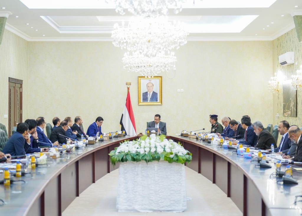  مجلس الوزراء يجدد التزام الحكومة بتسخير كل الإمكانيات للانتصار بمعركة التحرير ورفع المعاناة عن الشعب اليمني 