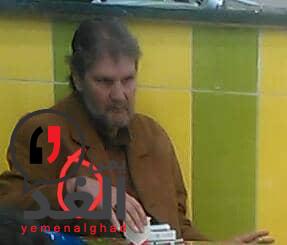  ماذا يفعل مقاتل إيراني داخل مطعم بالعاصمة صنعاء وكيف تم اكتشافه؟(صورة)