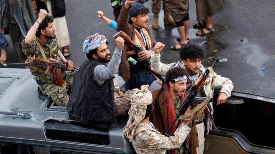 شاهد.. ضبط عصابة تهريب أسلحة للحوثيين في الساحل الغربي