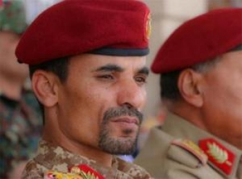 شاهد الرجل الاقوى ابو علي الحاكم يطلق الرصاص على راس عبد الملك الحوثي لهذا السبب الغير متوقع