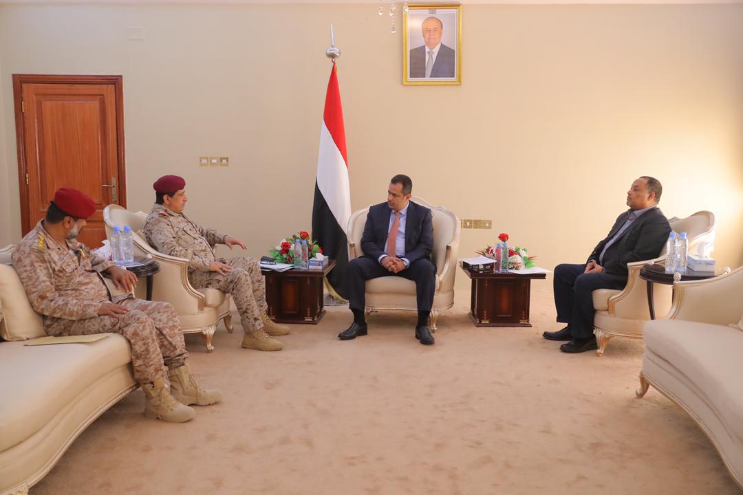 رئيس الحكومة يشيد بالبطولات التي يسطرها أبطال الجيش الوطني في مختلف الجبهات