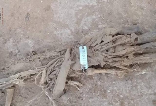 شاهد بالصورة.. السيول تجرف جثث الحوثيين و”الأساور” لا تزال بالهياكل العظمية