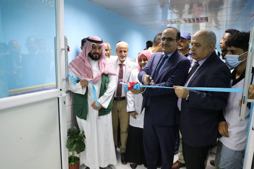 وزير الصحة يفتتح قسمي الطوارئ والأطفال بمستشفى الصداقة التعليمي في عدن