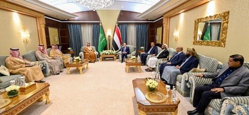 رئيس مجلس القيادة الرئاسي يستقبل صاحب السمو الملكي الامير خالد بن سلمان للبحث في المستجدات اليمنية